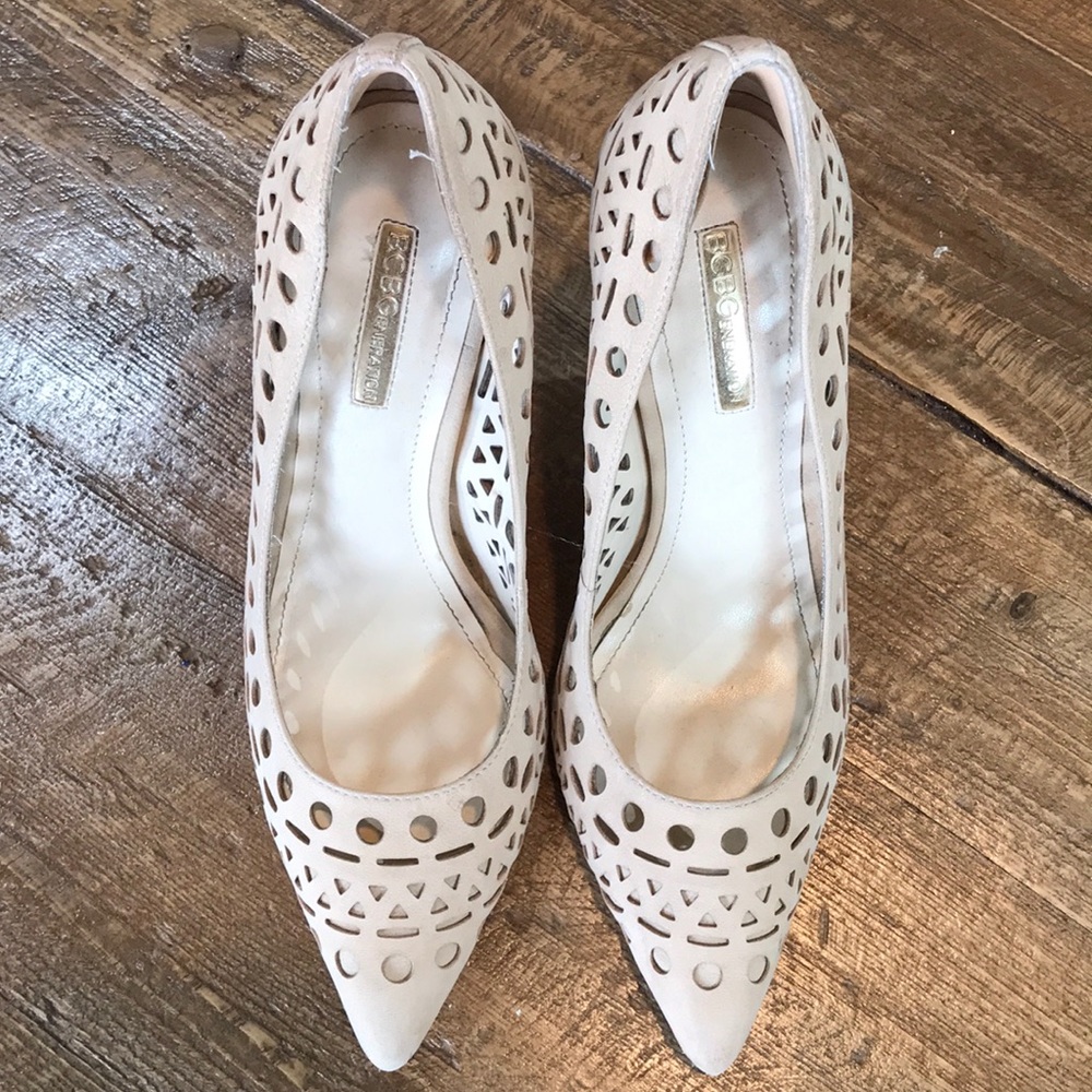 BCBG NUDE HEELS